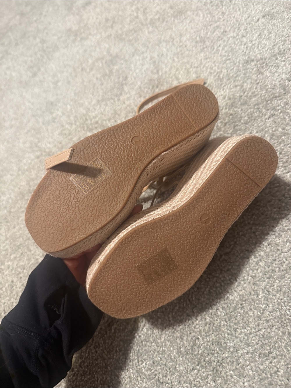 Cream wedges - Picture 3 of 3